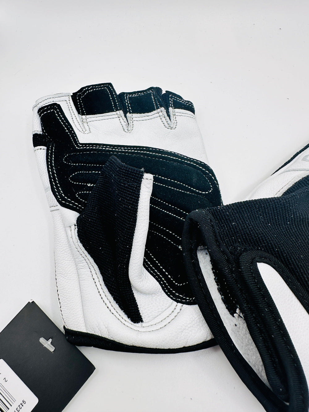Women's High Performance Gel Gloves - Black & White - GYMRUN Activewear