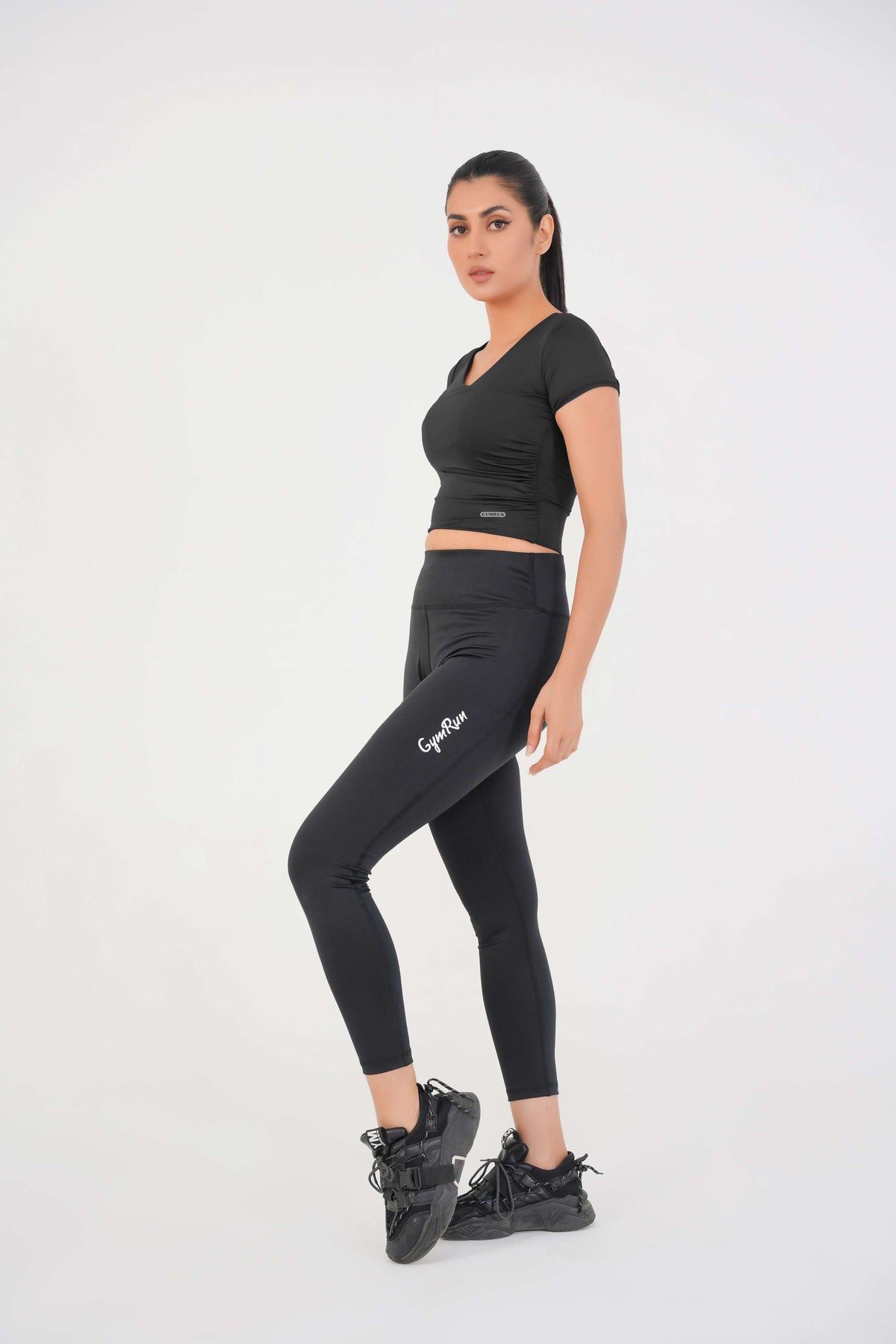 V Neck Cropped T-Shirt - Black